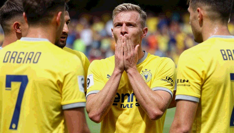 The Empty Seat on the Bench: A Midfielder's Call-Up, A Striker's Absence